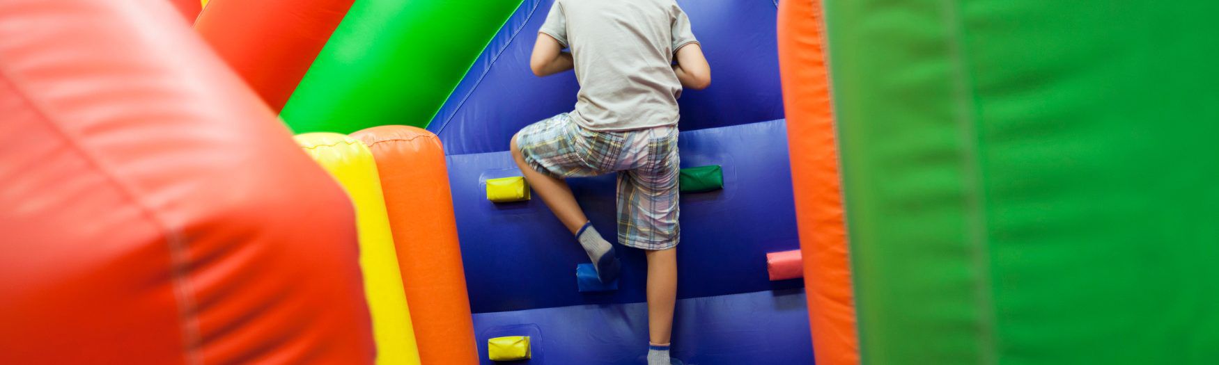 At Bourboulithres playground your children will be engaged in games that develop their imagination and have fun while you relax with your coffee.