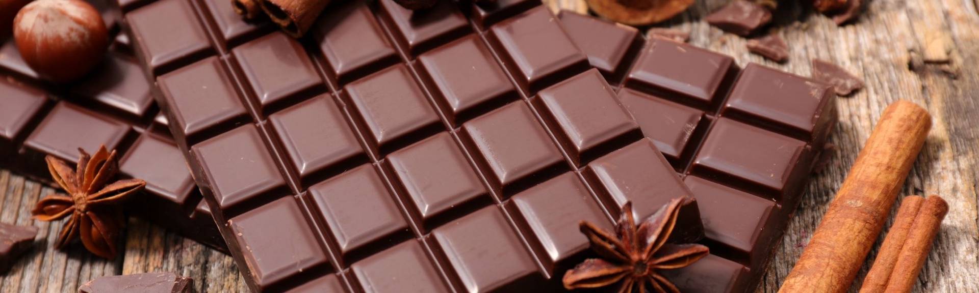 You can now host your child's birthday celebration at the House of Laederach, where they can have fun working with chocolate and creating delightful chocolate figures, guided by expert chocolatiers.