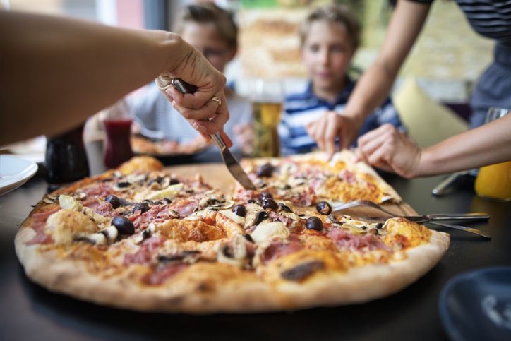 family restaurant pizza familien essen 
