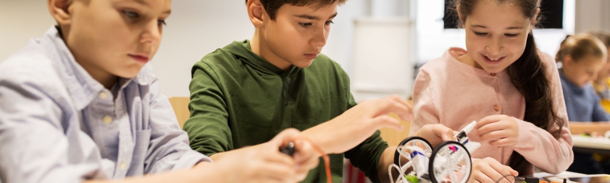TechLabs programs explore the interaction of the digital world with scientific, engineering, artistic and mathematical concepts through projects and play.