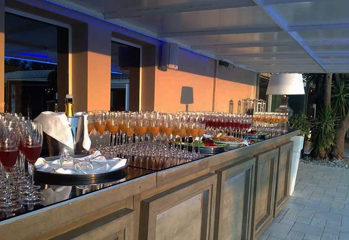 Bar πισίνας και lounge στο Κτήμα Αργιθέα