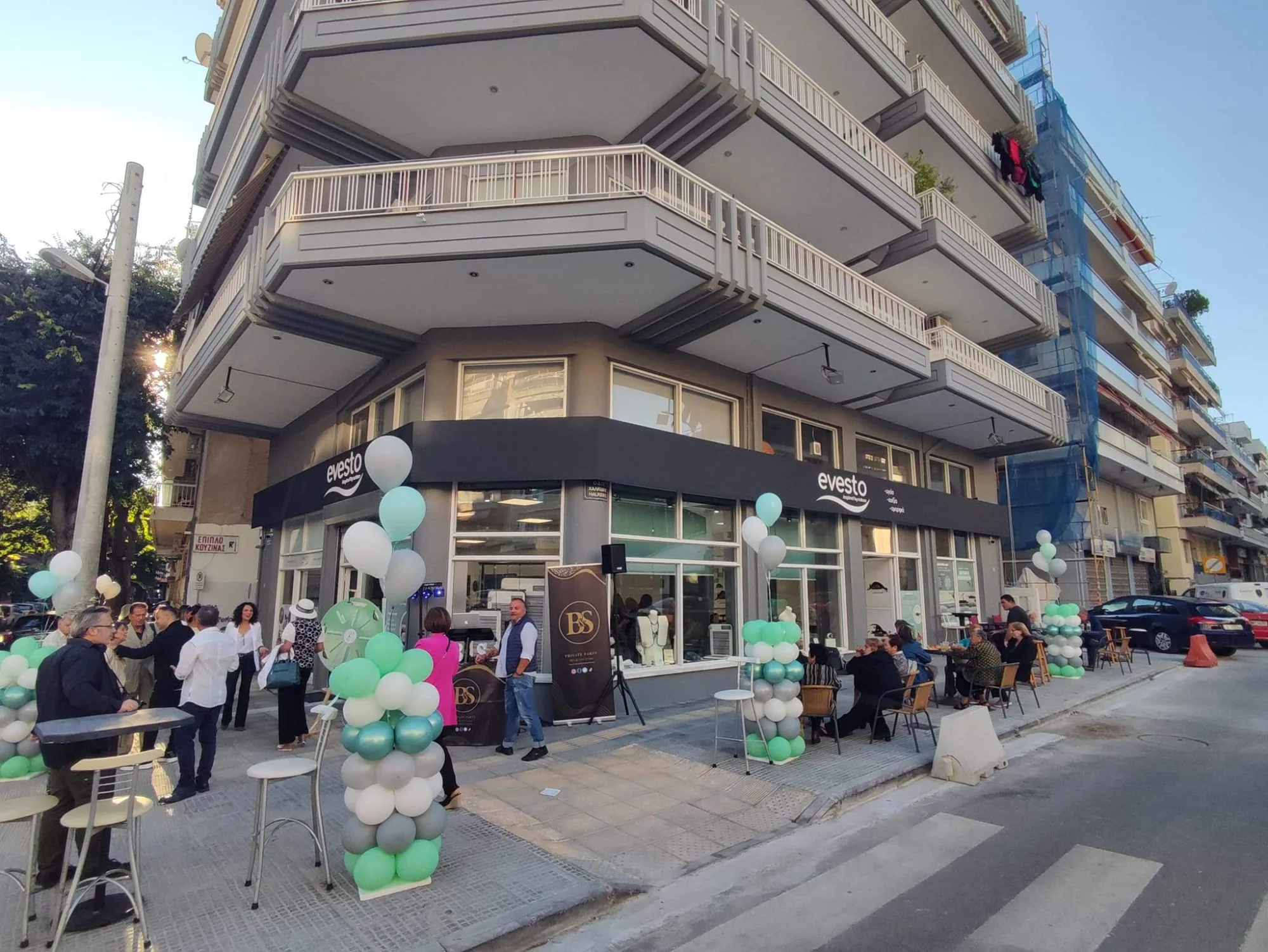 Δεξίωση γάμου με DJ τραγουδιστή και μουσικούς Ελλάδα
