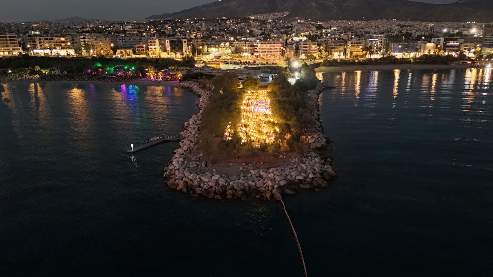 Ble Azure χώρος δίπλα στη θάλασσα