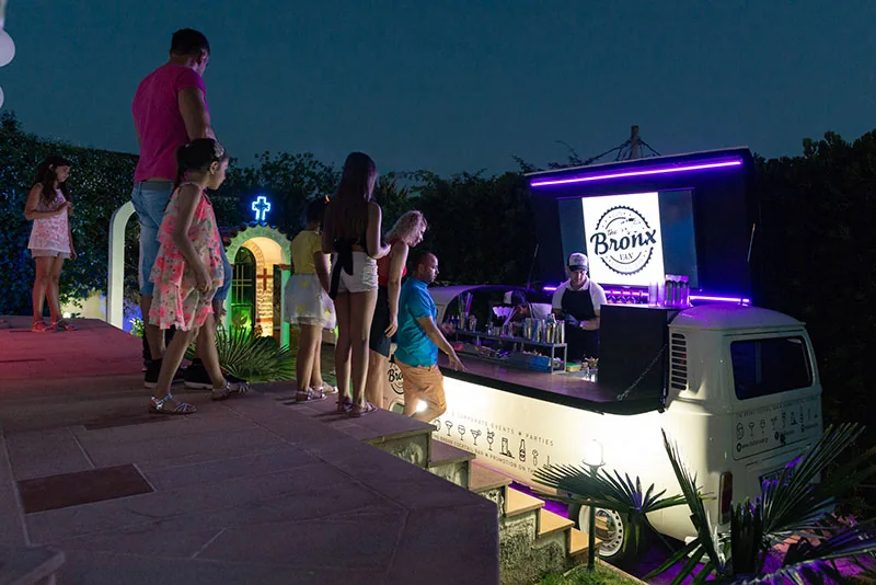 The Bronx Van cocktail van bar εικόνα gallery 3