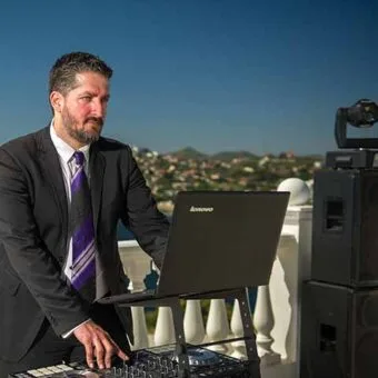 Dj Harris ιδρυτής DJ Design Dj γάμου Αθήνα