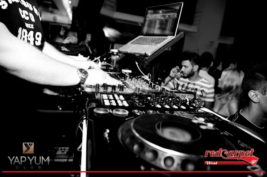DJ George Tsokas πίστα και κοινό