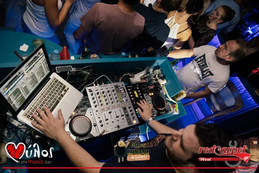 DJ George Tsokas live performance κοινό
