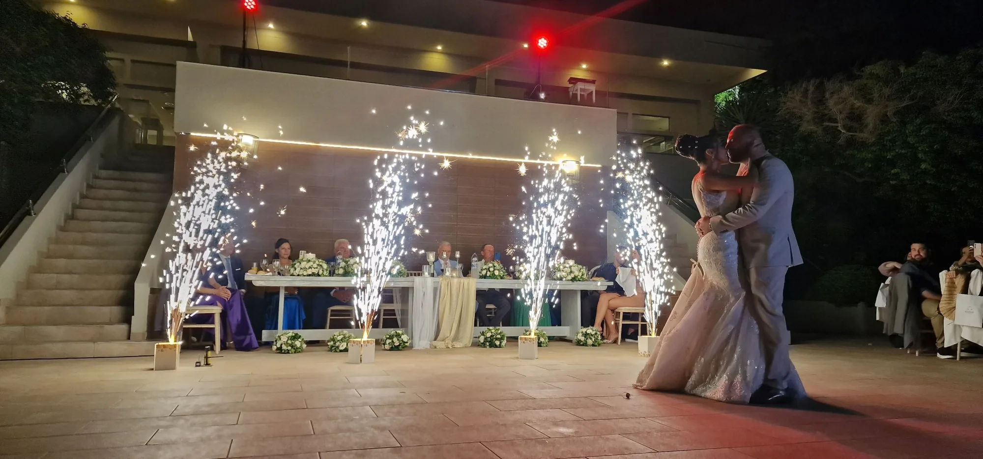 Υπαίθρια γαμήλια δεξίωση με DJ Ελλάδα