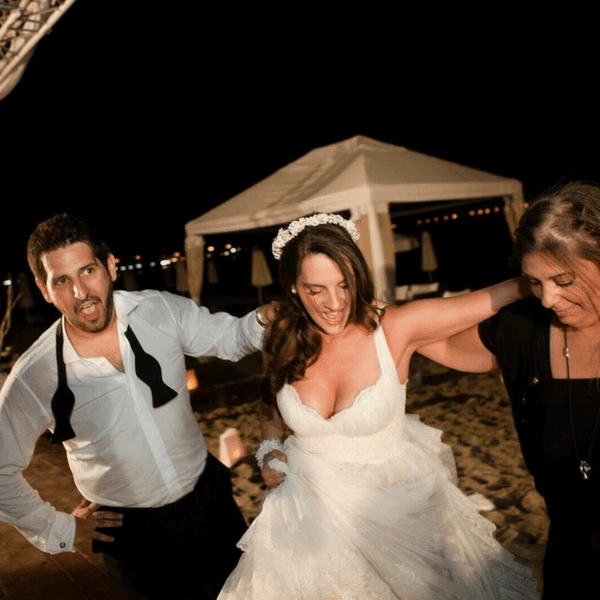 Γάμος σε παραλία με DJ στην Ελλάδα Happy Music Event