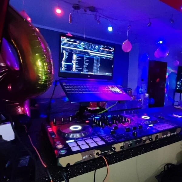 Επαγγελματική κονσόλα DJ Happy Music Event