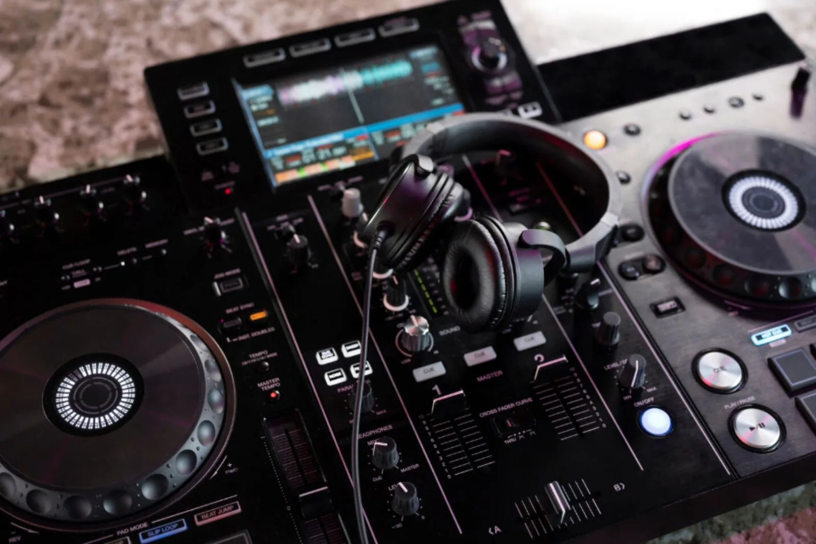 DJ John Kouros DJ γάμου Χαλκίδα Εύβοια