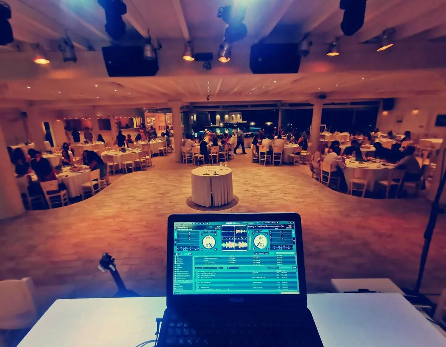 DJ Tsivos DJ γάμου στην Πάρο Ελλάδα