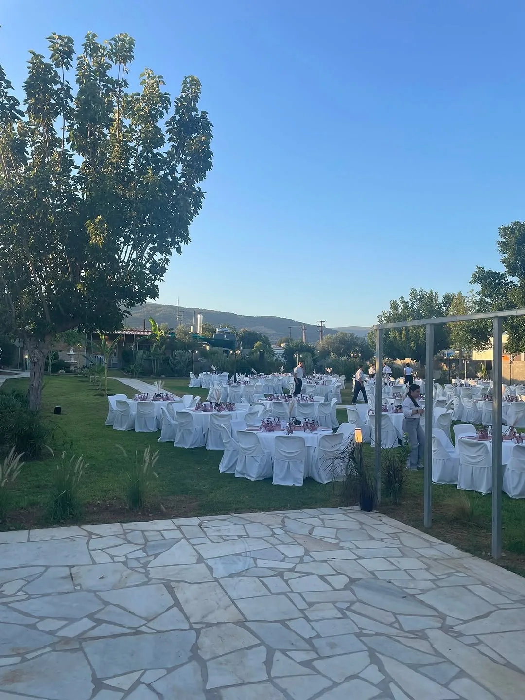 Υπαίθριος φωτισμός σκηνής γάμου Άγιοι Θεόδωροι