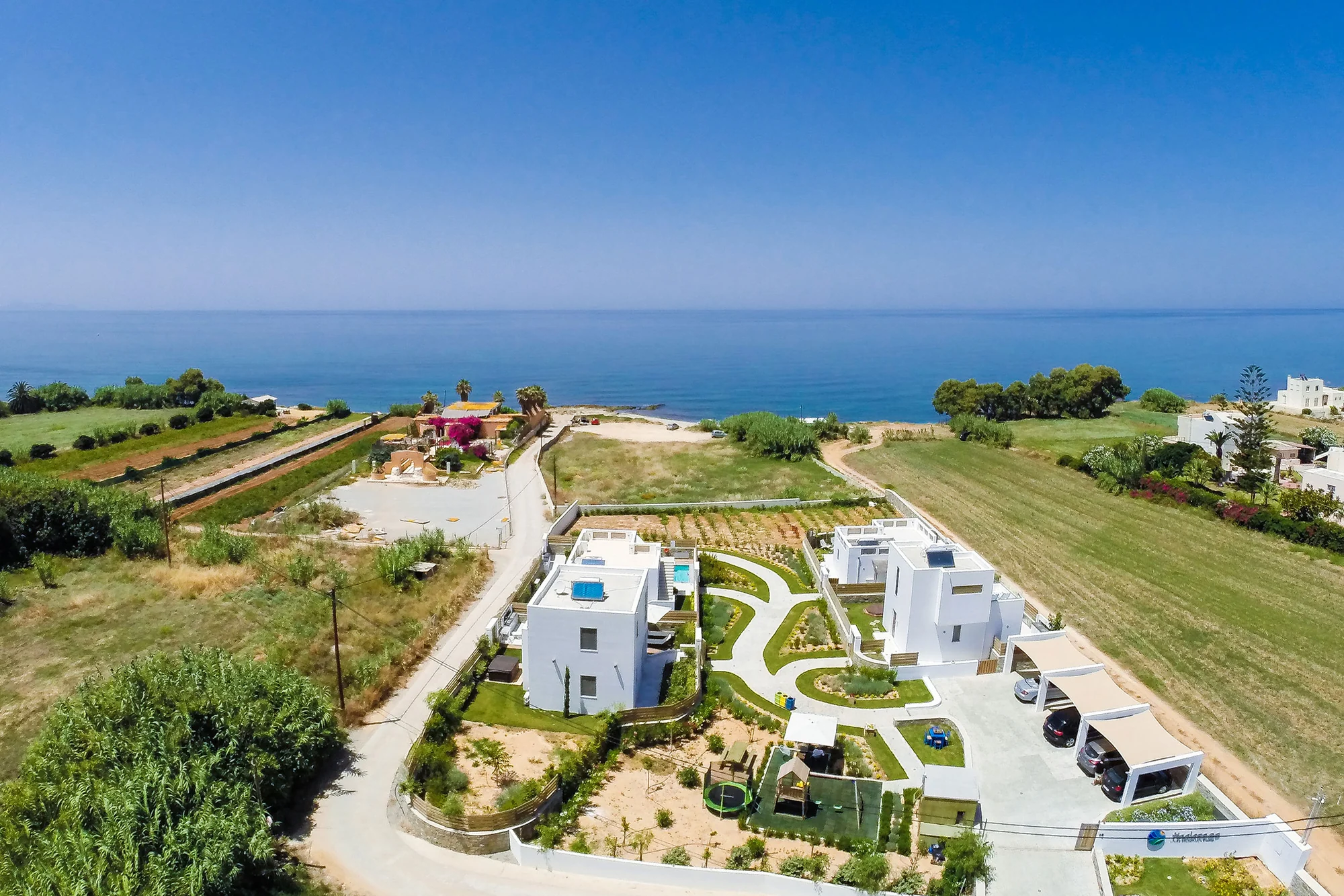 Φωτισμός βραδιού σε μονοπάτια βιλών για γιορτή στον Πηγιανό Κάμπο