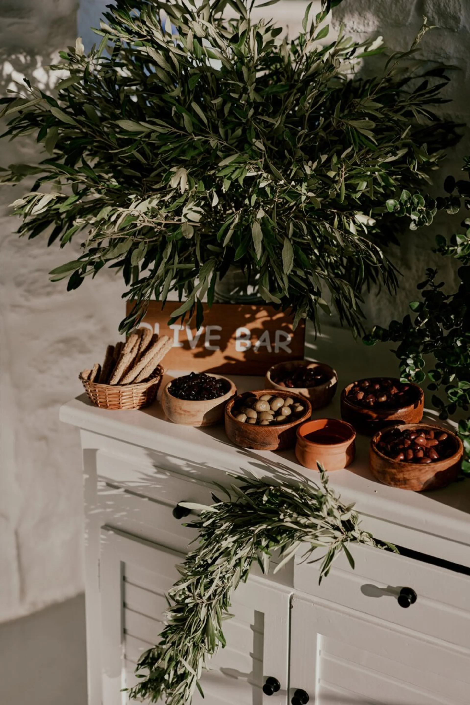 Greek night pre-wedding party διακόσμηση ελιάς Μύκονος