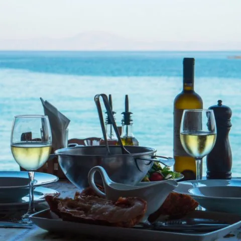 Finikas Koufonisia Hotel και εστιατόριο στον Χαροκόπου