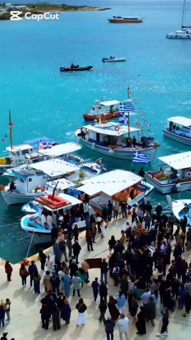 Turquoise harbour with fishing boats and crowds, Koufonisia