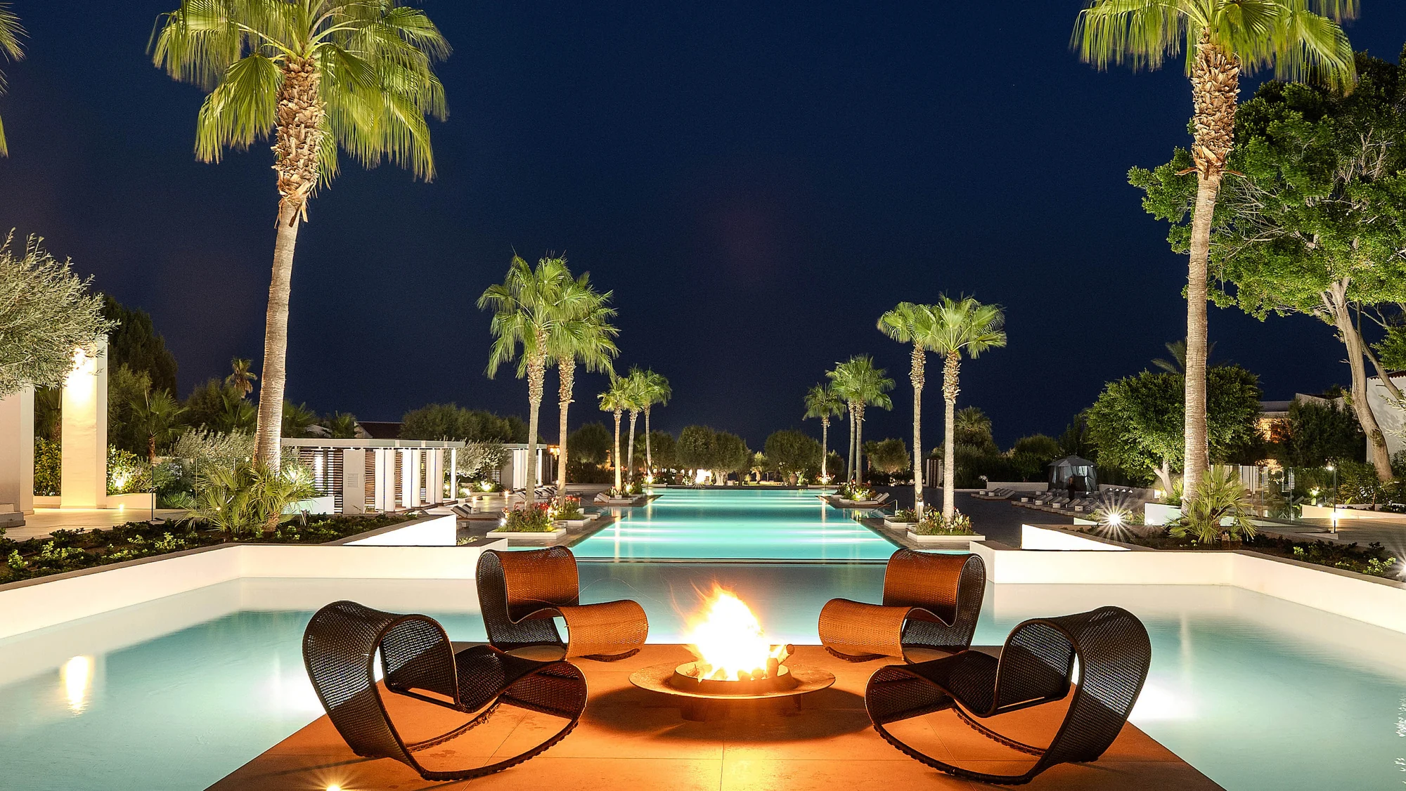 Beach lounge και μακριά πισίνα LUXME Dama Dama στη Ρόδο κοντά στην Καλλιθέα