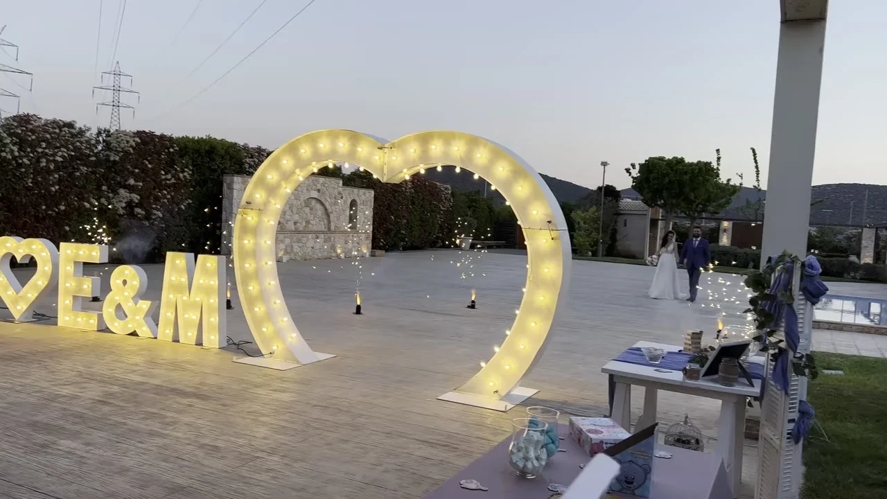 Κτήμα Καλλίστη εντυπωσιακή είσοδος ζευγαριού