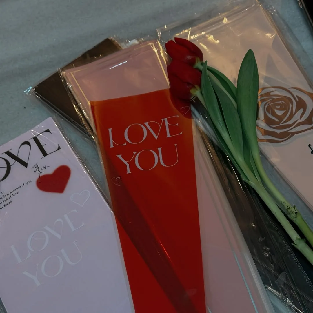 Ρομαντική σύνθεση λουλουδιών από Maria's Flowers Events Χαλκιδική