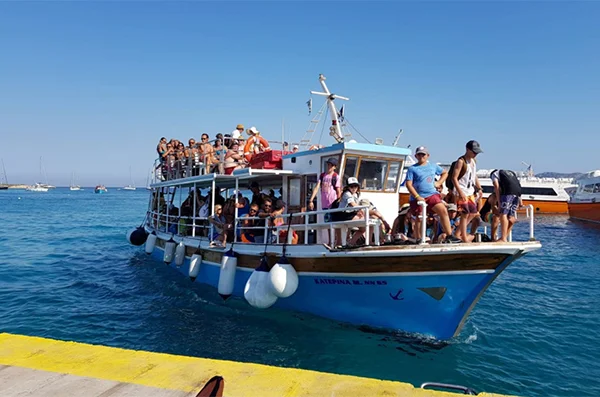 Mavros G Boat Tours boat with guests at Koufonisia harbour