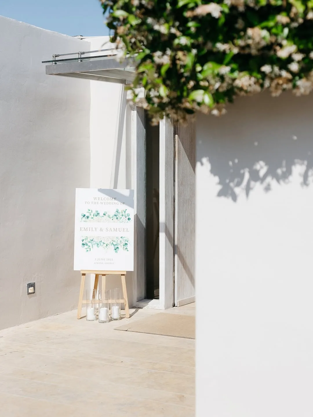 Welcome sign με botanical λεπτομέρειες σε γάμο στην Αθηναϊκή Ριβιέρα