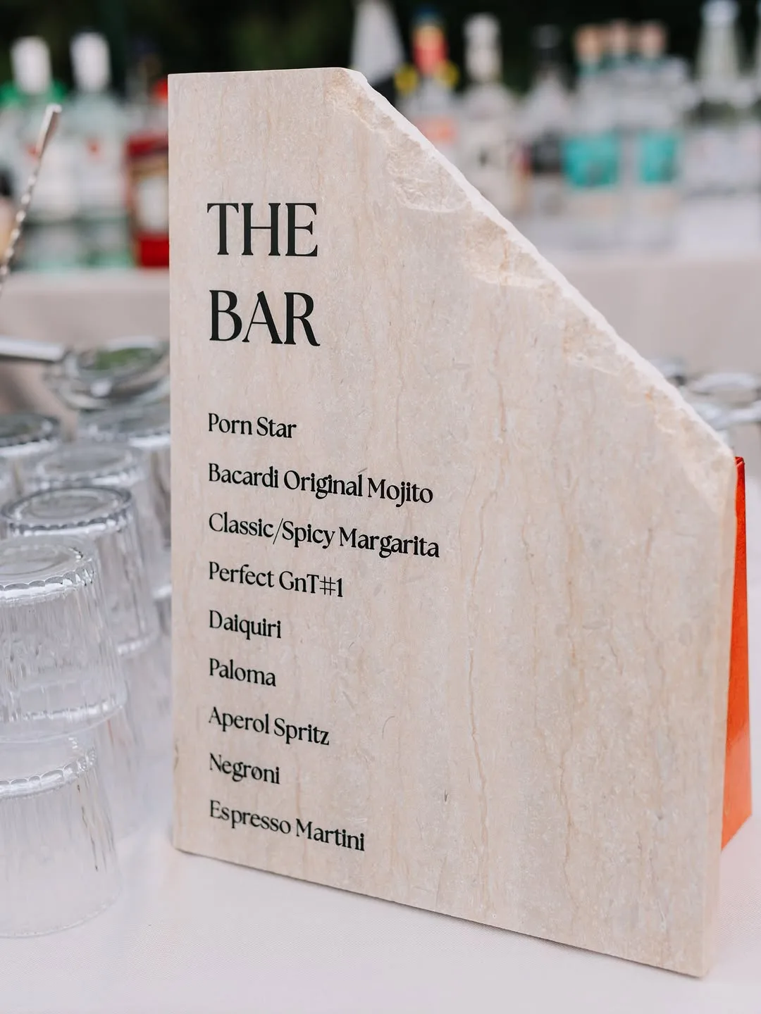 Bar sign από μάρμαρο για γάμο στο Island Athens Riviera από τη Menta