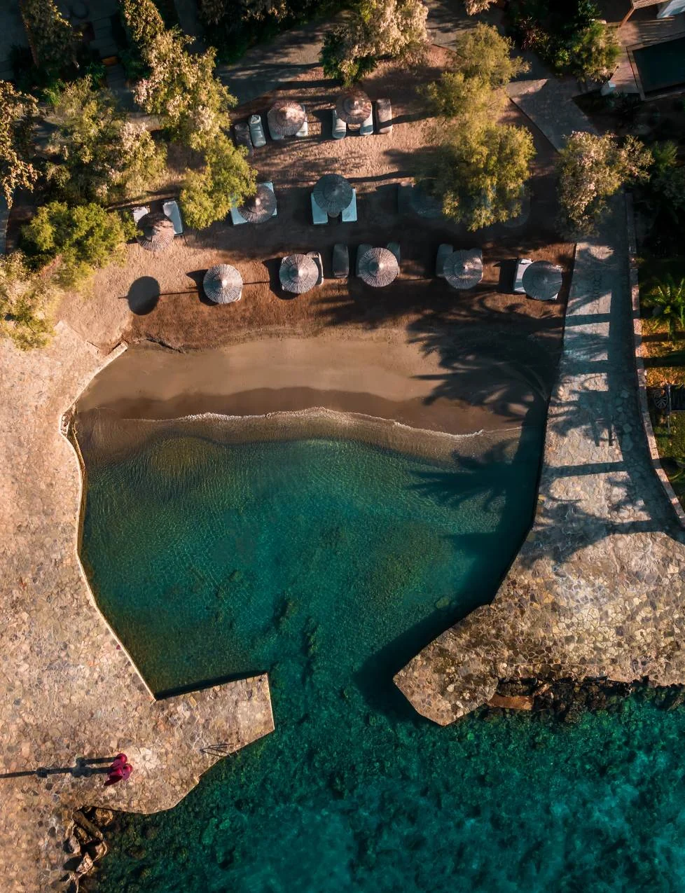 Βεράντα δίπλα στο νερό για τελετή με θέα κόλπο Μιραμπέλλου, Minos Beach Art Hotel