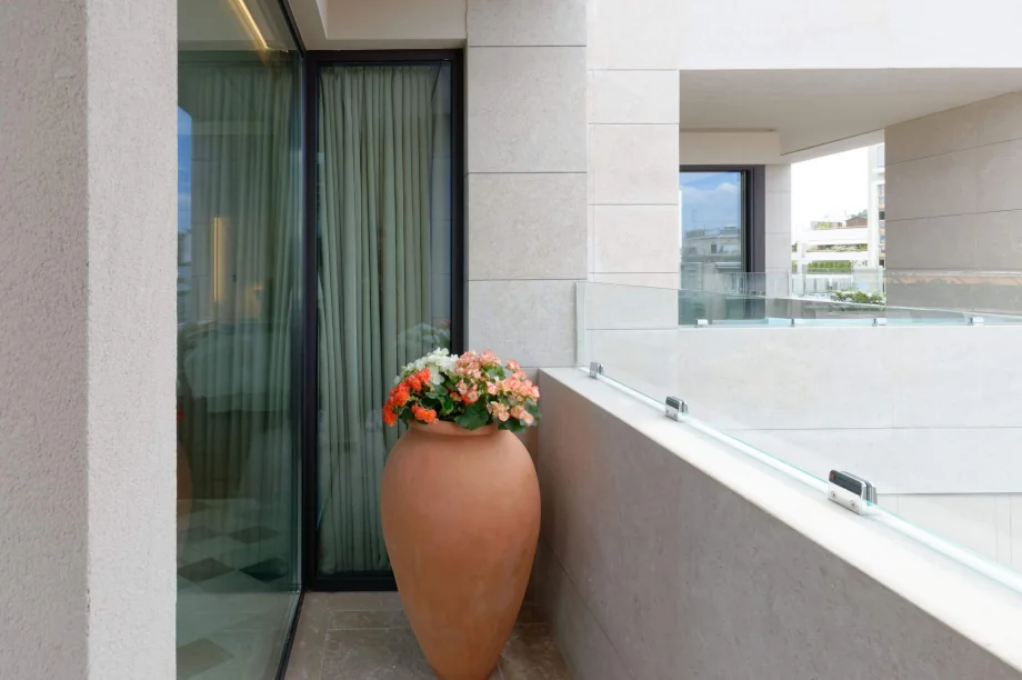 Honeymoon welcome setup αφρώδες κρασί Niche Hotel Athens ρομαντικό