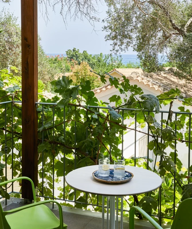 Μεσογειακή αίθουσα ή deck δίπλα στη θάλασσα για δείπνο γάμου, Parga Beach Resort