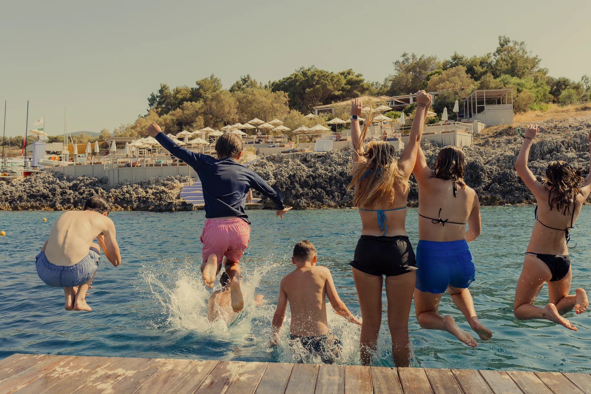 Πρωινά γιόγκα ή HIIT πριν το ΣΚ τελετής, ατμόσφαιρα retreat Peligoni