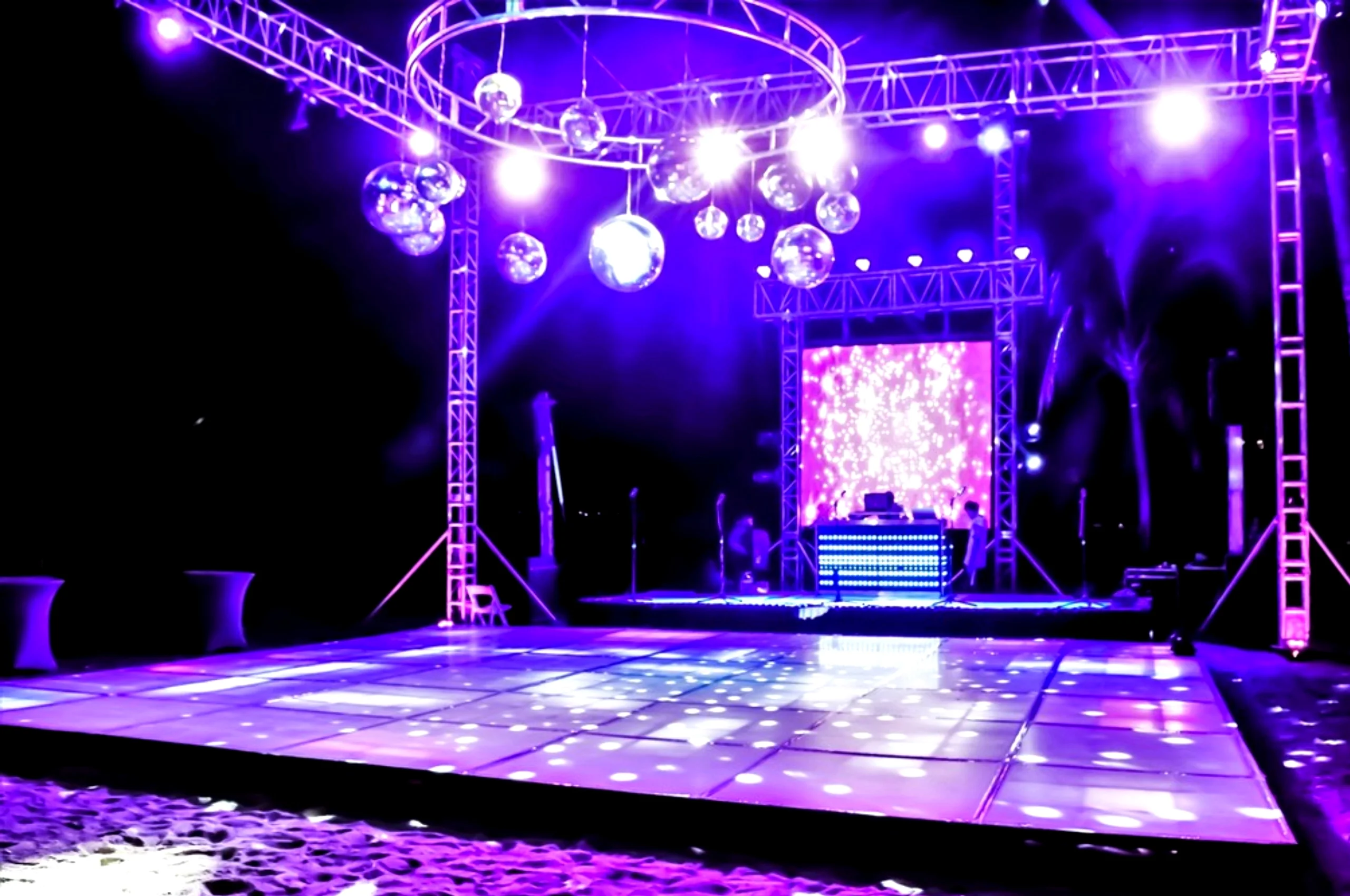 Pro Support Co DJ γάμου και event production Σαντορίνη Ελλάδα