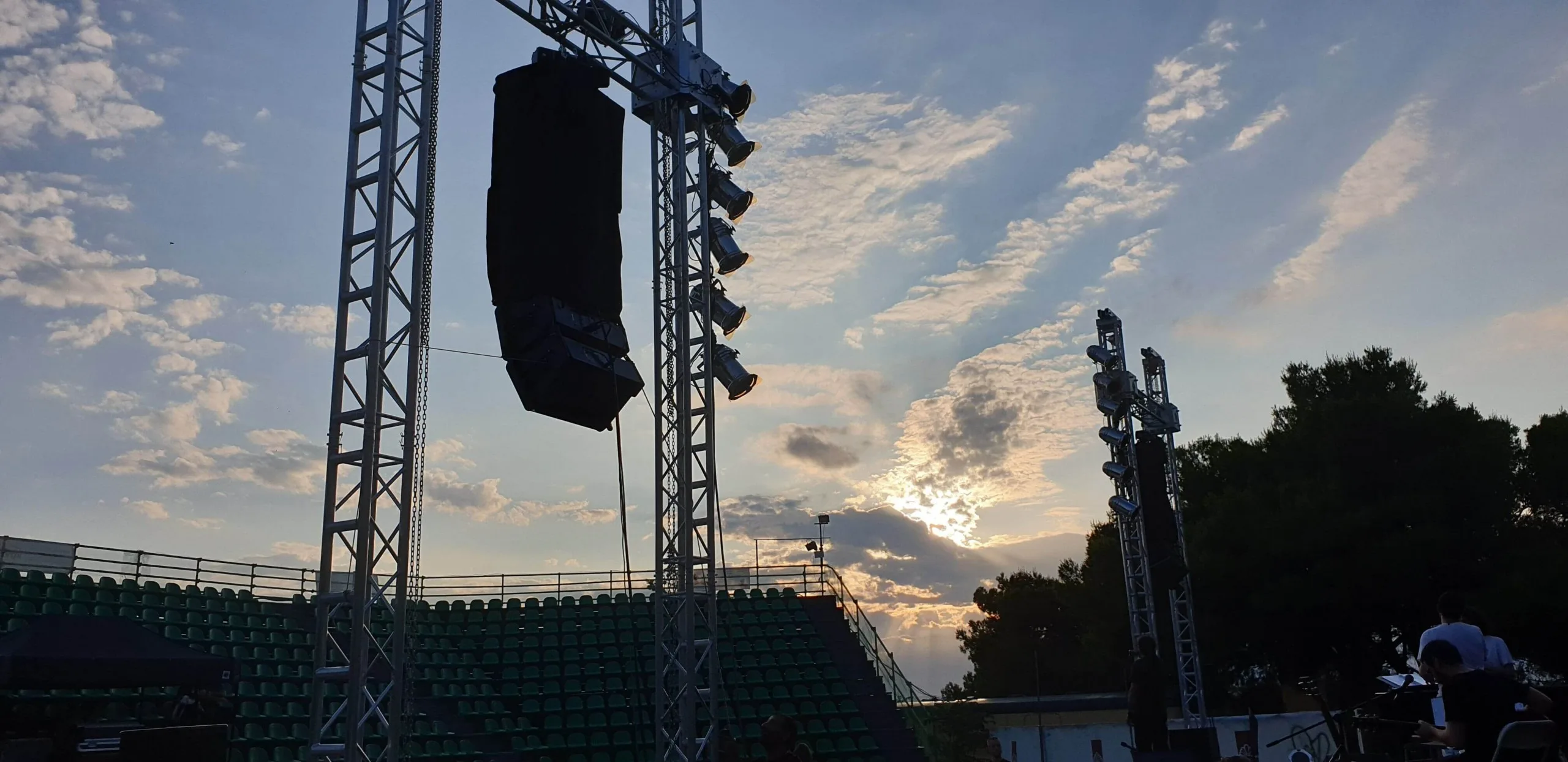 proAV φωτισμός σκηνής και χορού beams για πίστα και δείπνο