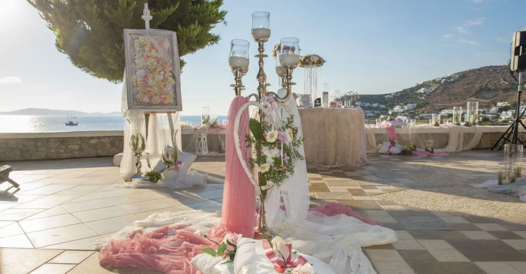 Ιδιωτική αμμουδιά Αγίου Ιωάννη με Δήλο στον ορίζοντα, γάμος Saint John Μύκονος