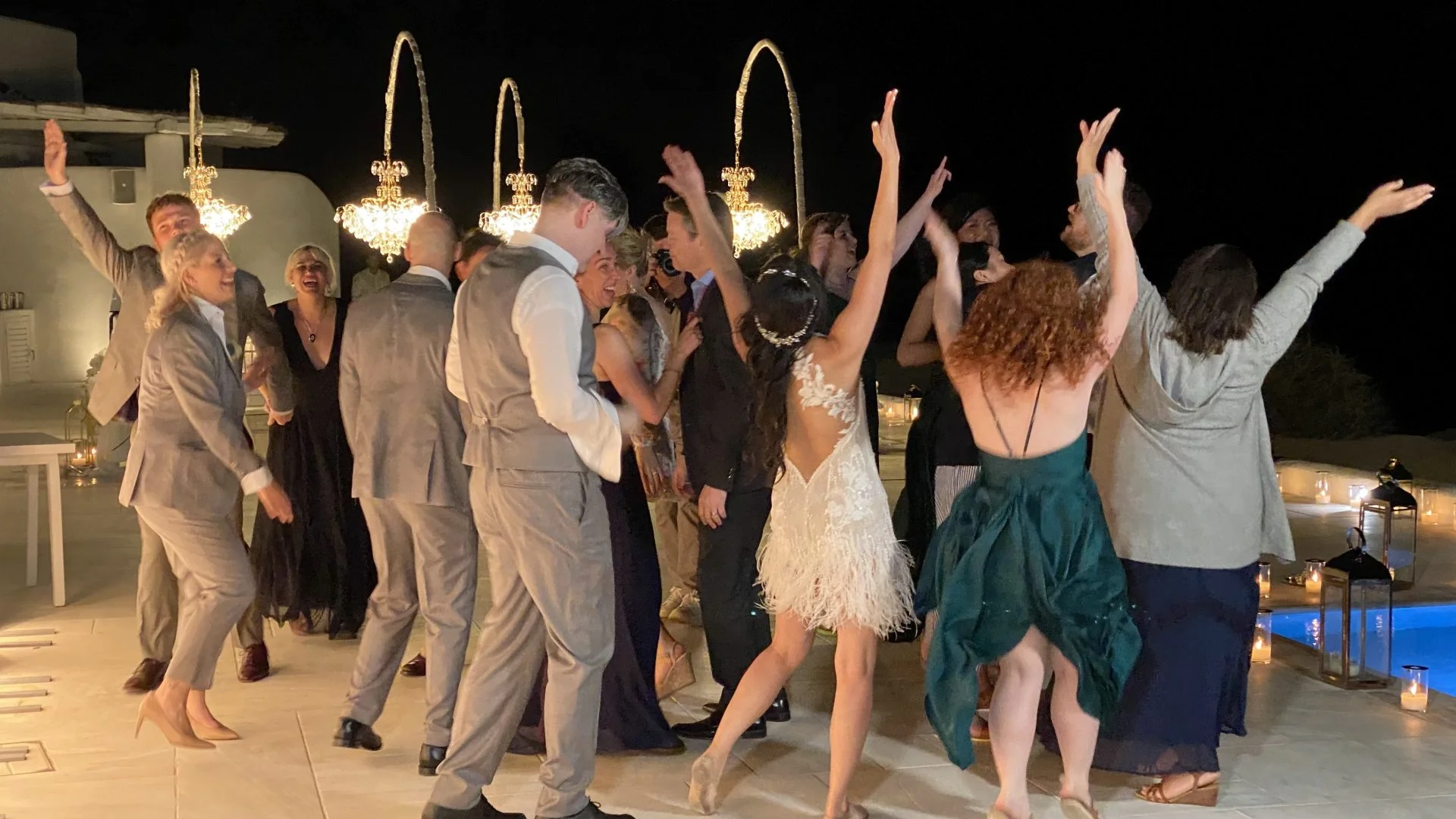 Δεξίωση γάμου Σαντορίνη DJ dance floor θέα καλντέρα