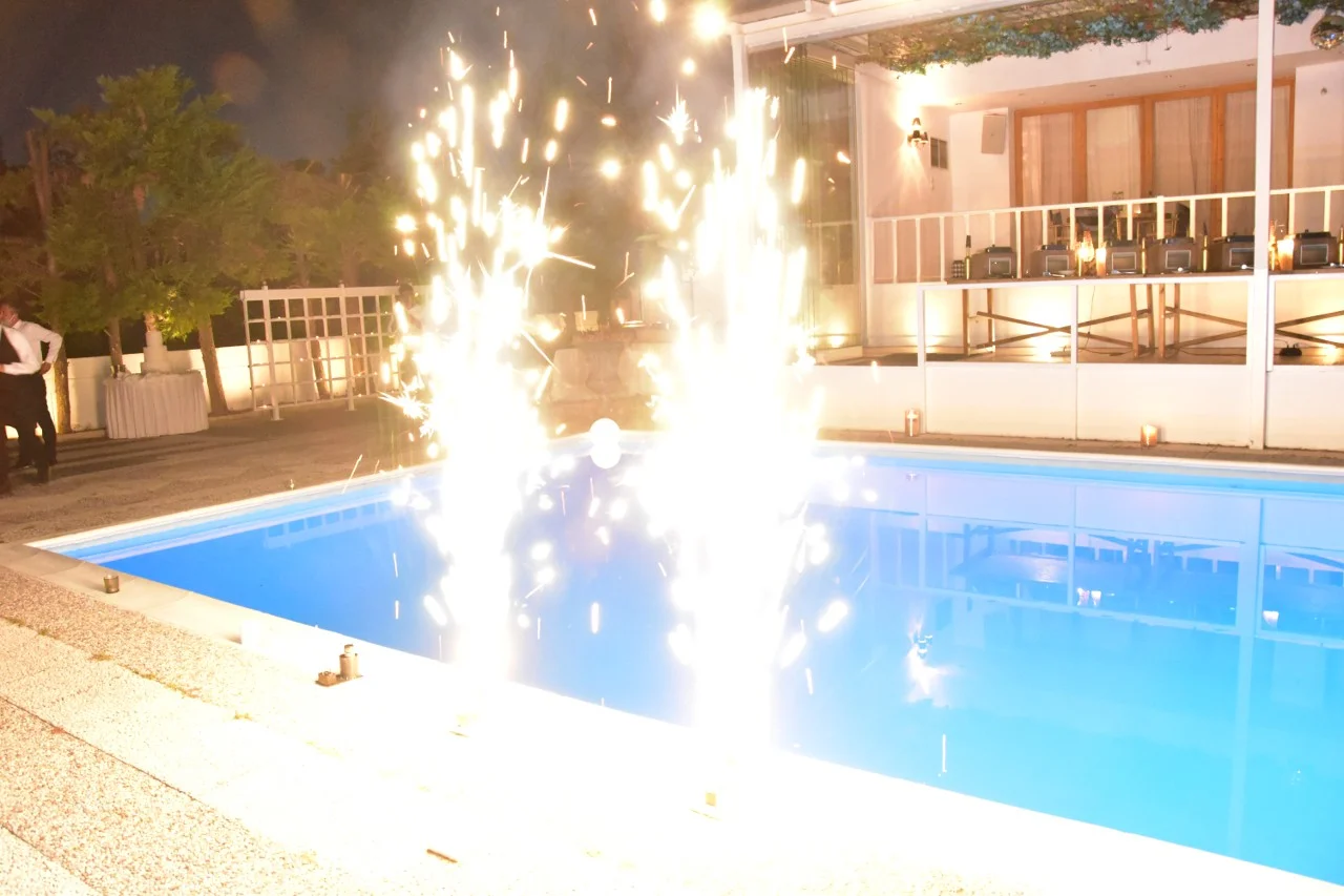 Εγκατάσταση DJ δεξίωσης γάμου και φωτισμός πίστας Ελλάδα