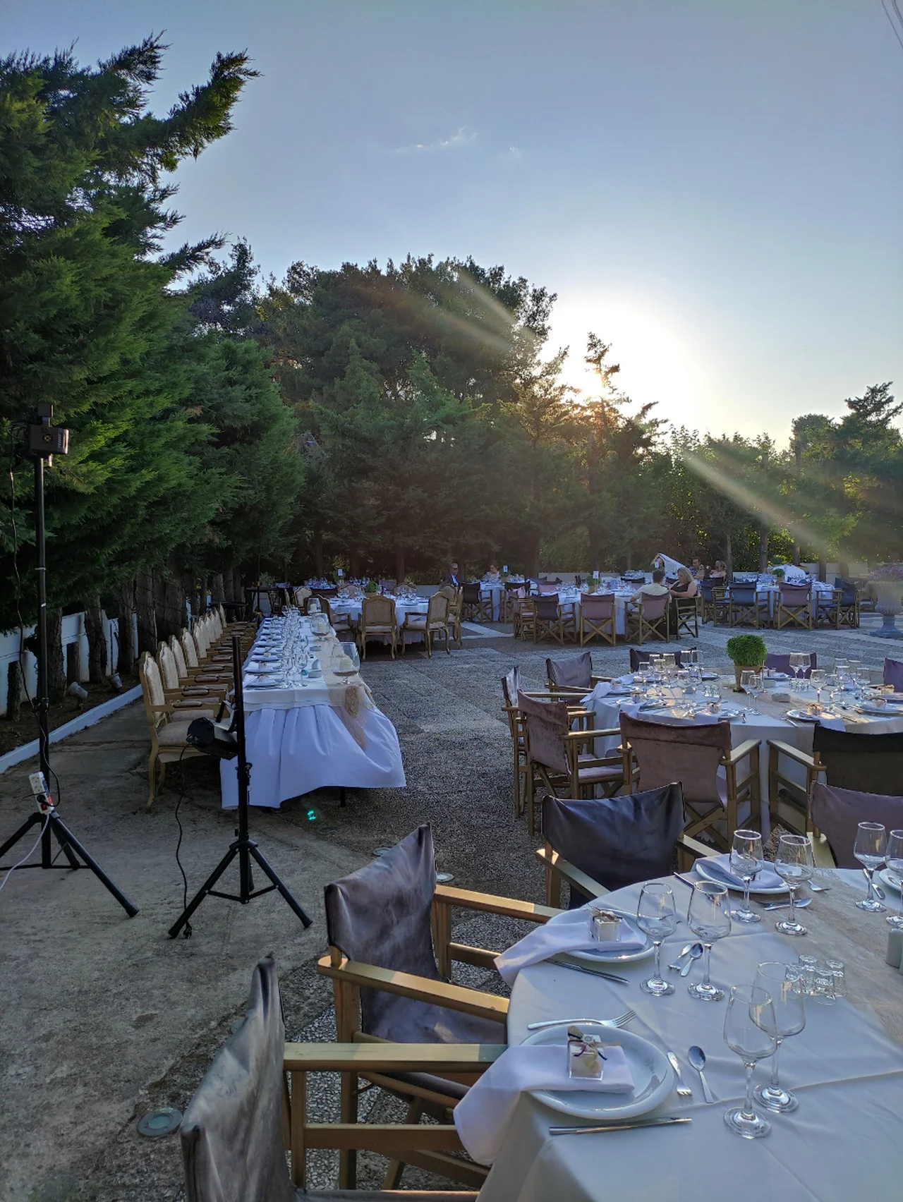 Δεξίωση γάμου party με επαγγελματικό φωτιστικό rig DJ
