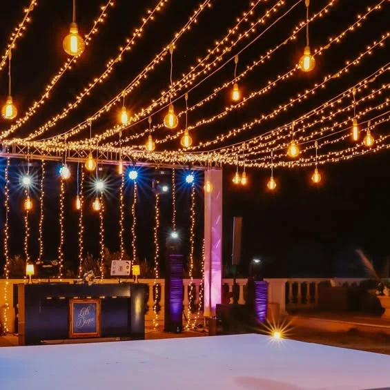 Wedding Republic Πάρος γάμος fairy lights Edison string lights uplighting