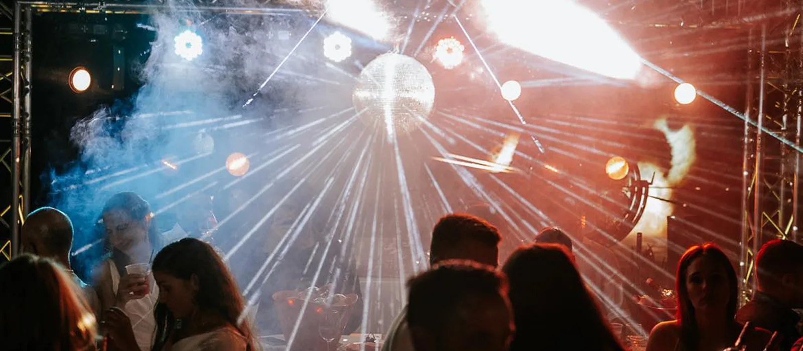 Φωτισμός και ηχητικό σύστημα DJ γάμου Ηράκλειο