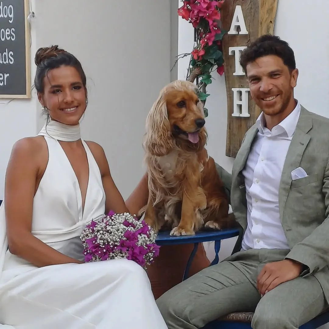 Xylobati sta Koufonisia wedding couple portrait with floral backdrop Koufonisia