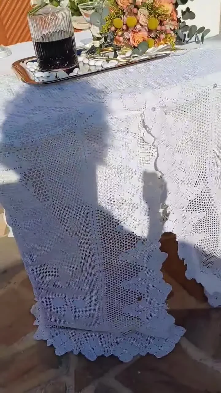 Xylobati sta Koufonisia ceremony table with lace and floral tray Koufonisia