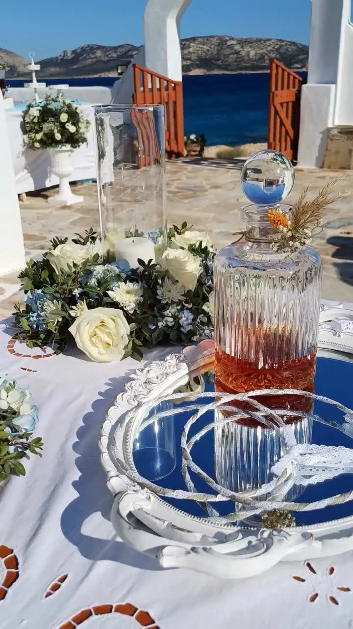 Xylobati sta Koufonisia wedding table setting with white roses Koufonisia