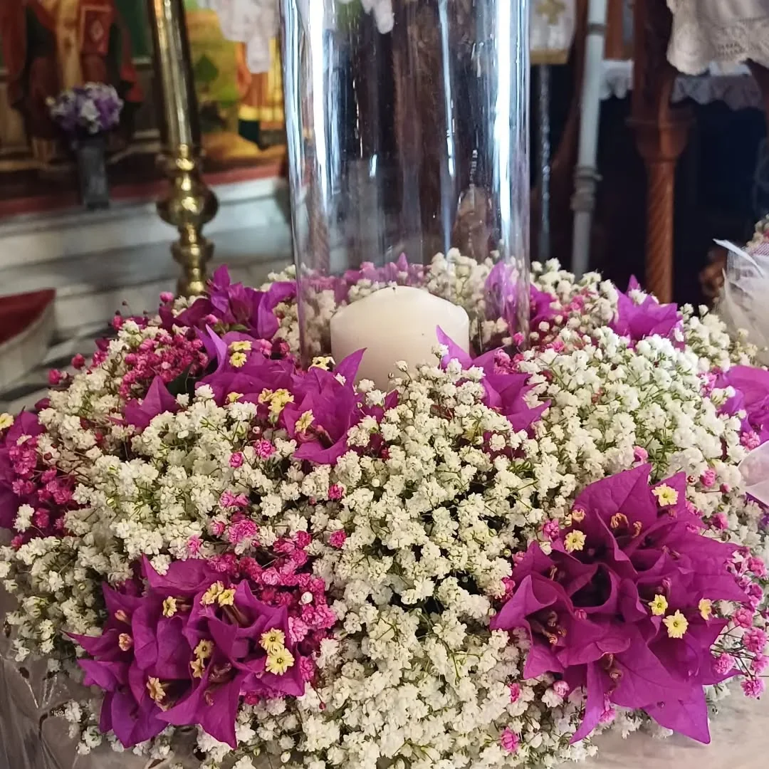 Xylobati sta Koufonisia floral arrangement with gypsophila and bougainvillea Koufonisia
