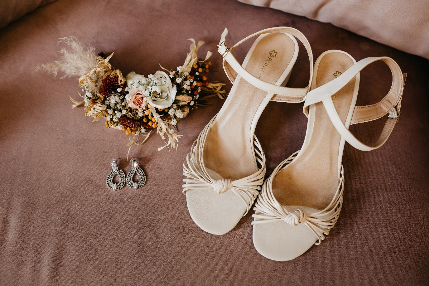 Accessorising Perfection: How to Choose the Right Bridal Accessories for Your Big Day